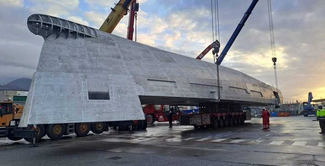 Foto 1 della lavorazione Costruzione e ribaltamento scafo