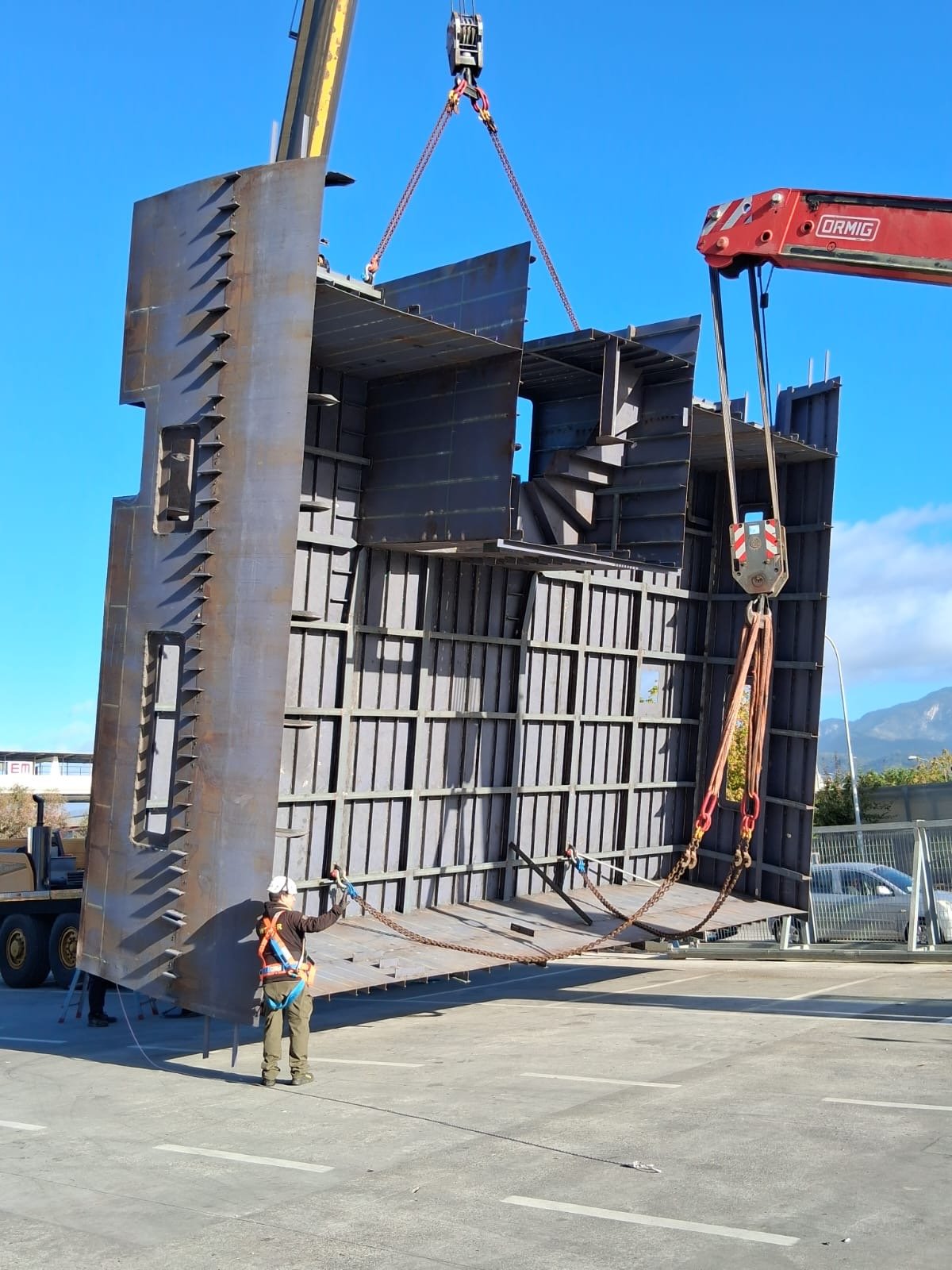Foto 2 della lavorazione Costruzione e ribaltamento blocco